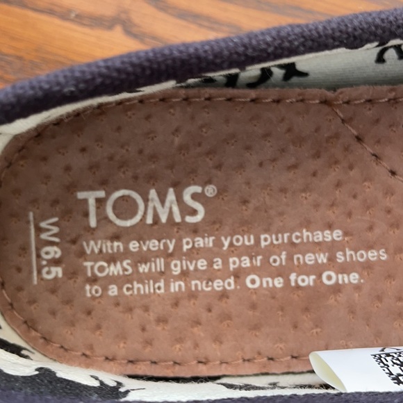 NWOT Toms - Picture 5 of 7